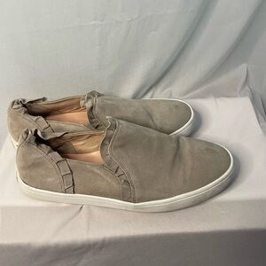 Kate‎ Spade Lilly Suede Ruffle Slip-On Sneakers size 8